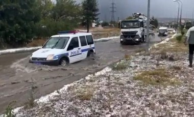 Antalya’da Sağanak Yağış Hayatı Felç Etti: Yollar Göle Döndü, Araçlar Mahsur Kaldı - GÜNDEM - Ulusal ve Yerel Medyanın Gücü