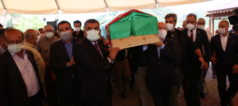 CHP Genel Başkanı Kılıçdaroğlu, vefat eden teyzesinin Tunceli'deki cenaze törenine katıldı