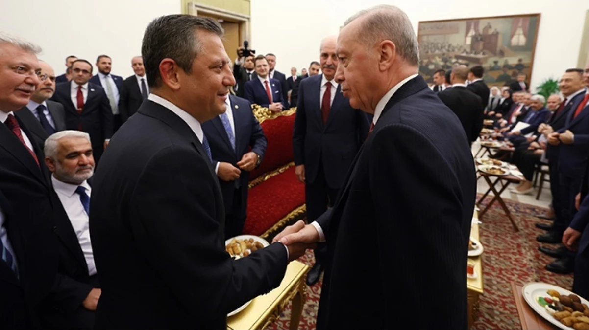 Erdoğan ile Özel TBMM'de kısa bir görüşme gerçekleştirdi - SİYASET - Ulusal ve Yerel Medyanın Gücü