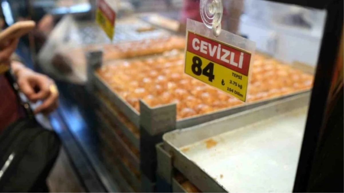 İstanbul'da bayram öncesi ucuz baklava kuyruğu - EKONOMİ - Ulusal ve Yerel Medyanın Gücü