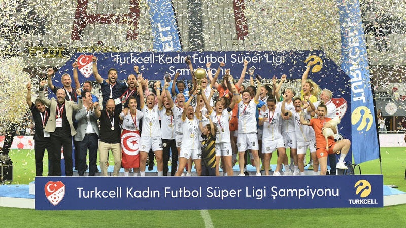 Turkcell 4 yıl daha Kadın Futbol Süper Ligi’nin isim sponsoru